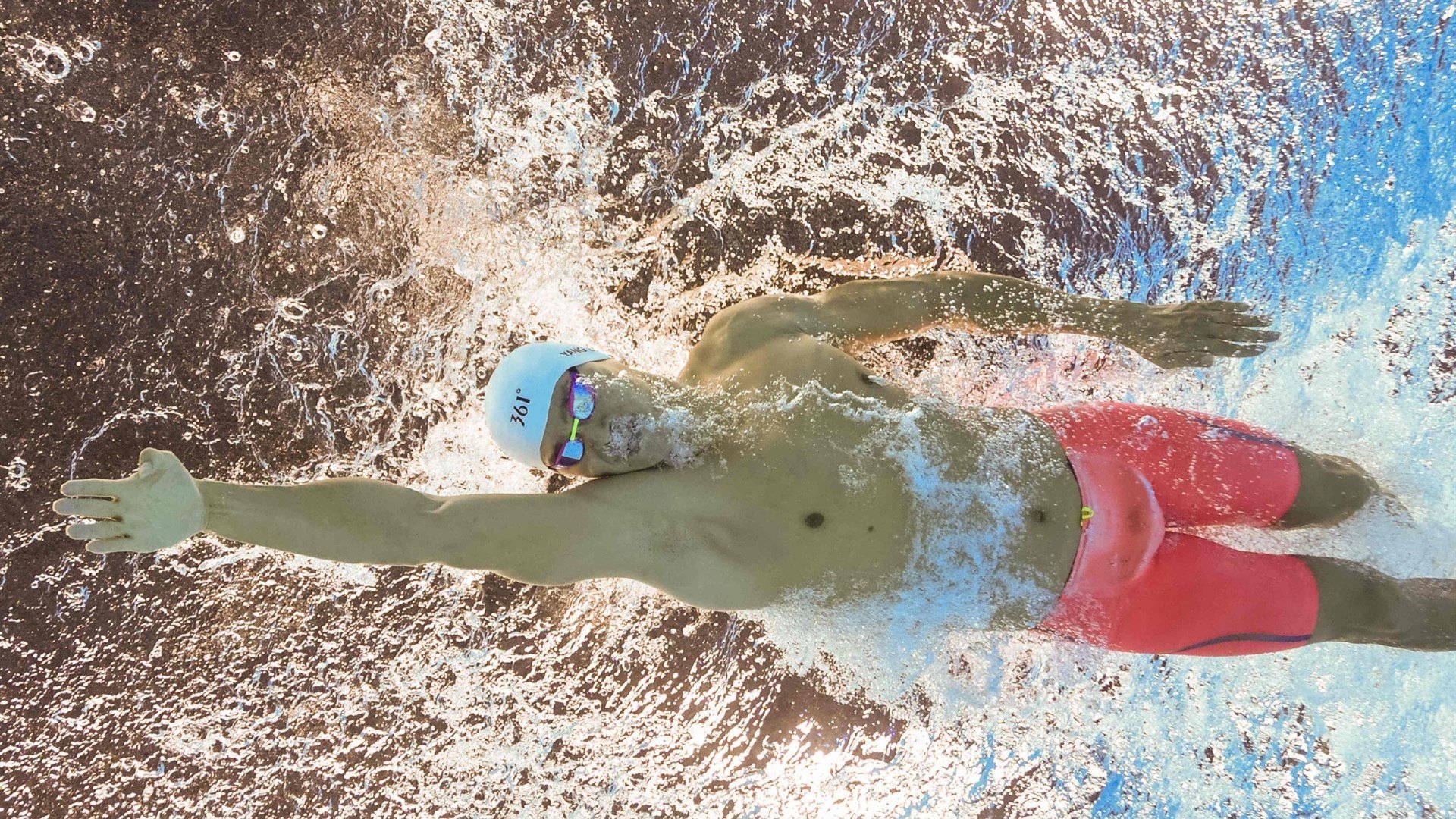 联赛赛场上发生了一场惊心动魄的比赛，比赛惨烈